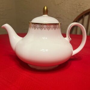 Royal Doulton Gold Lace Round Teapot H.4989 CH7411